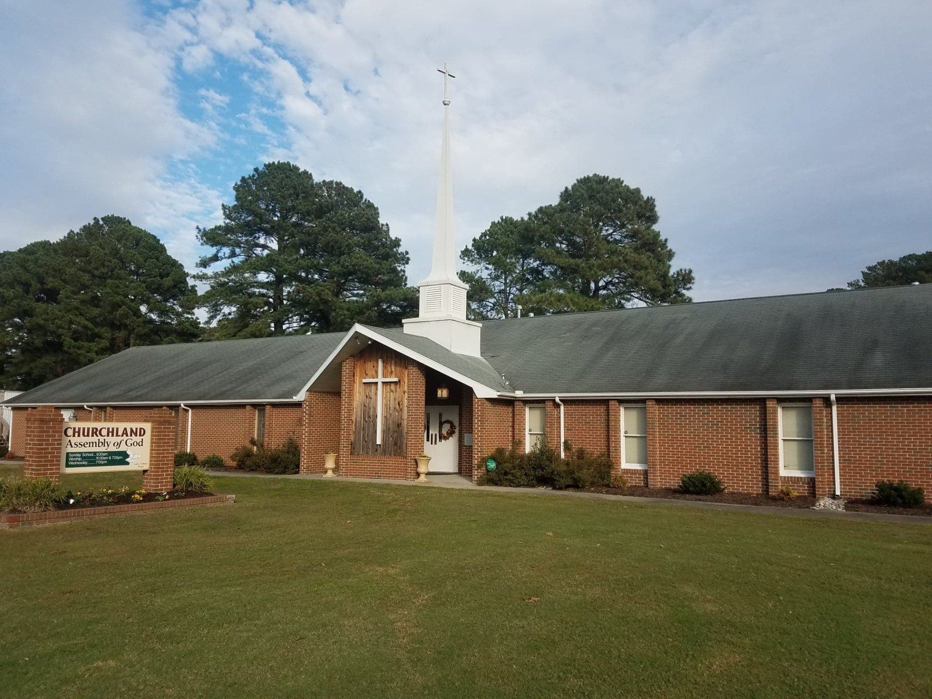 Old 3-tab Shingle with algae streaks on a church in Portsmouth, VA