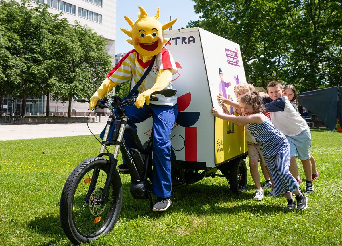 Infostandsystem von wienXtra auf dem Lastenfahrrad