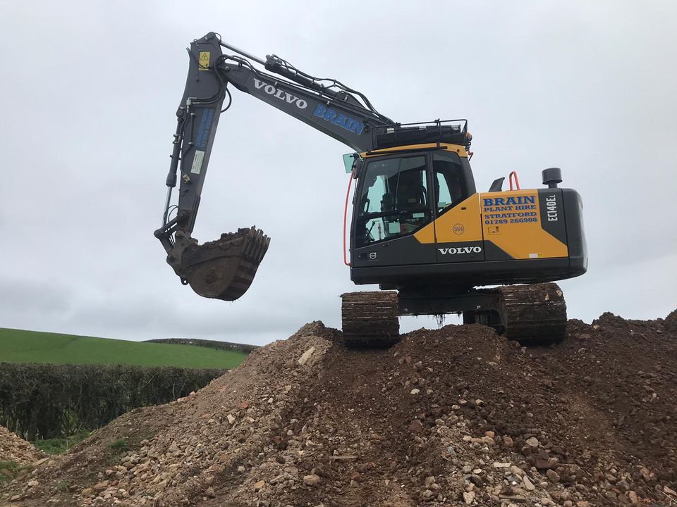 Tracked excavator