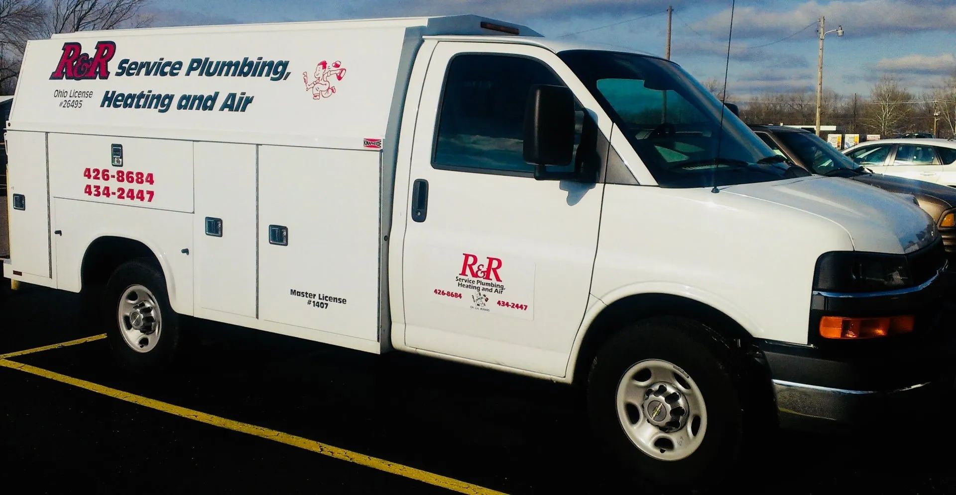 R & R Service Plumbing work van