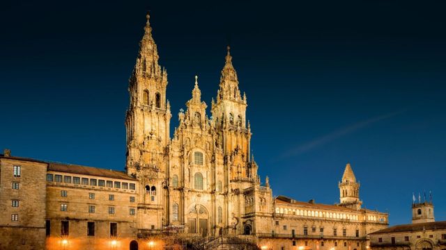 Santiago de Compostela private transfer