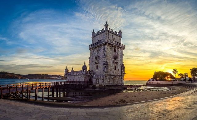 Lisbon private transfer