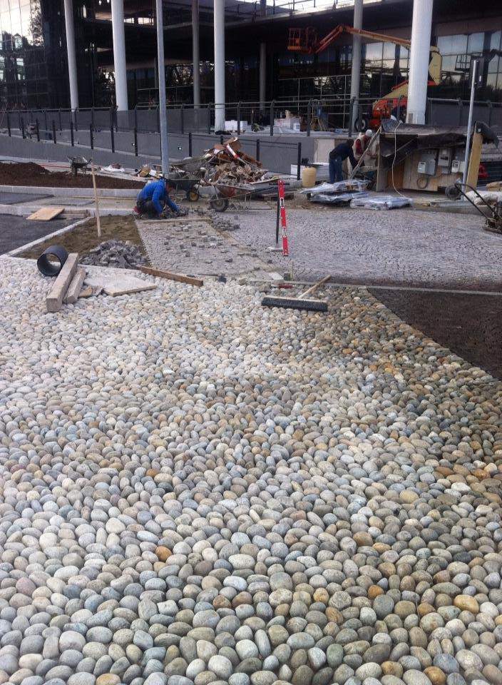 posa di pavimenti in pietra