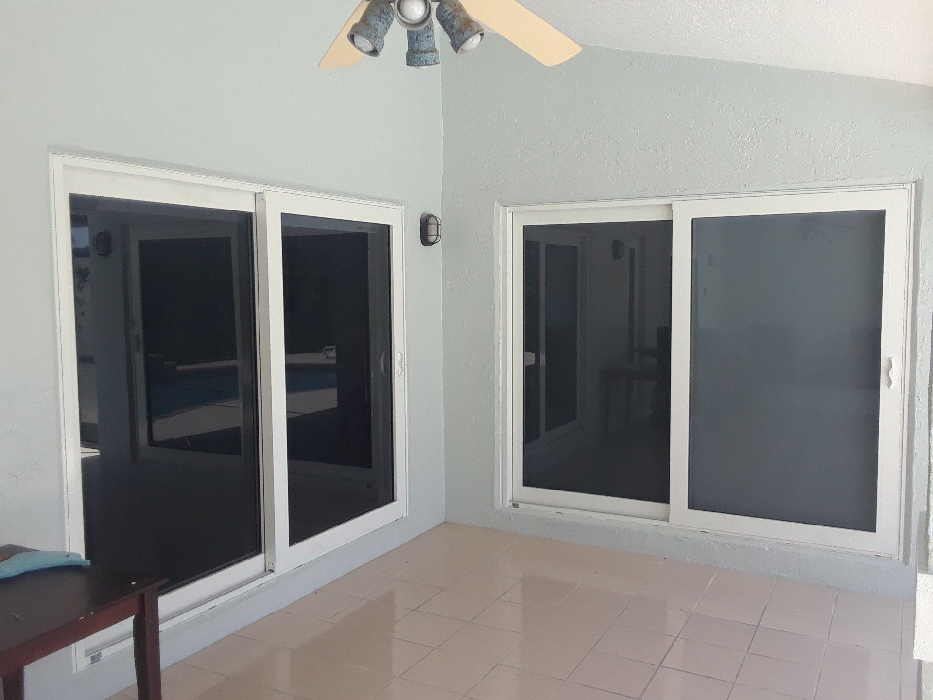 Hurricane sliding doors white with grey glass 