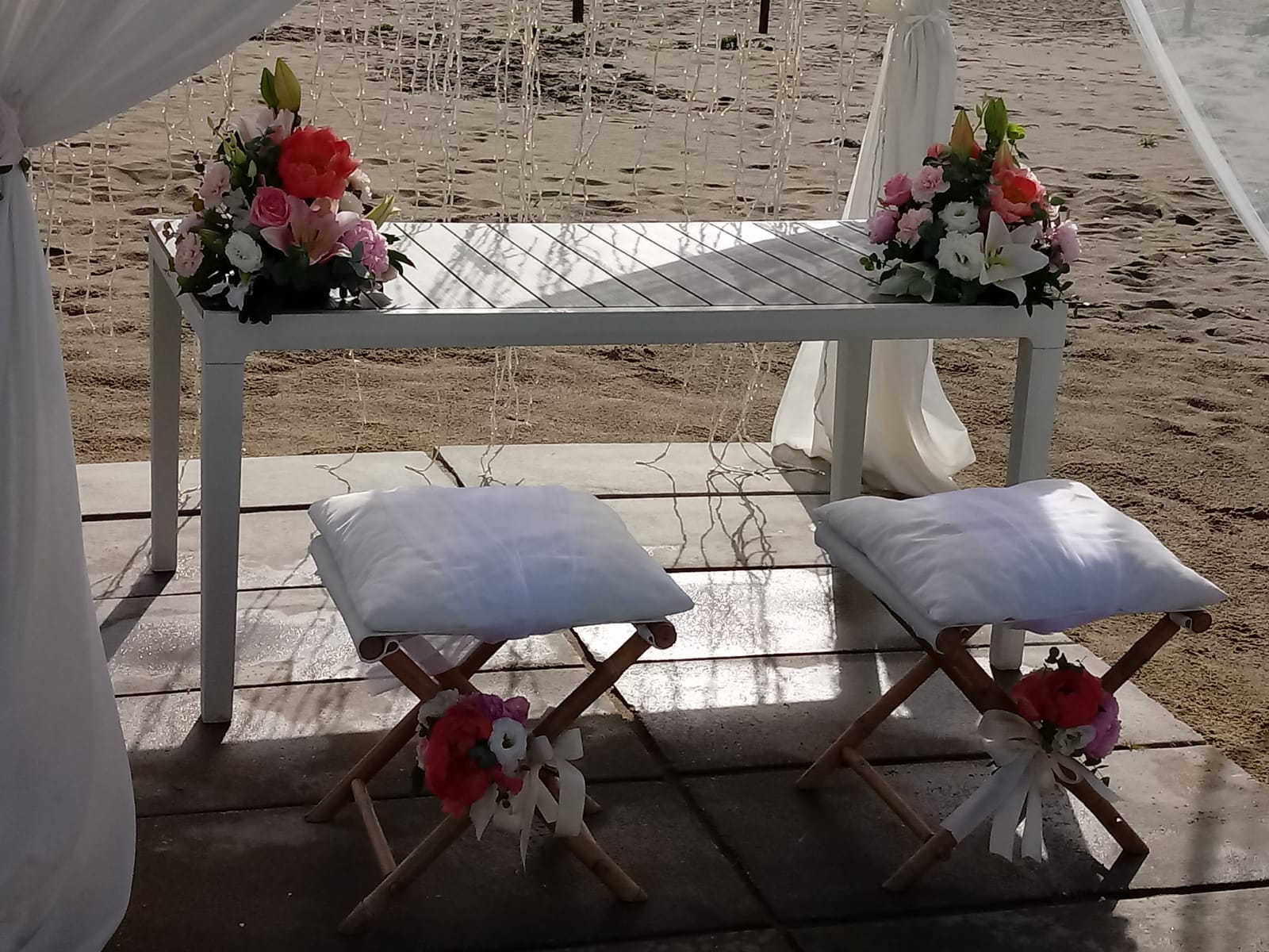 altarino sulla spiaggia