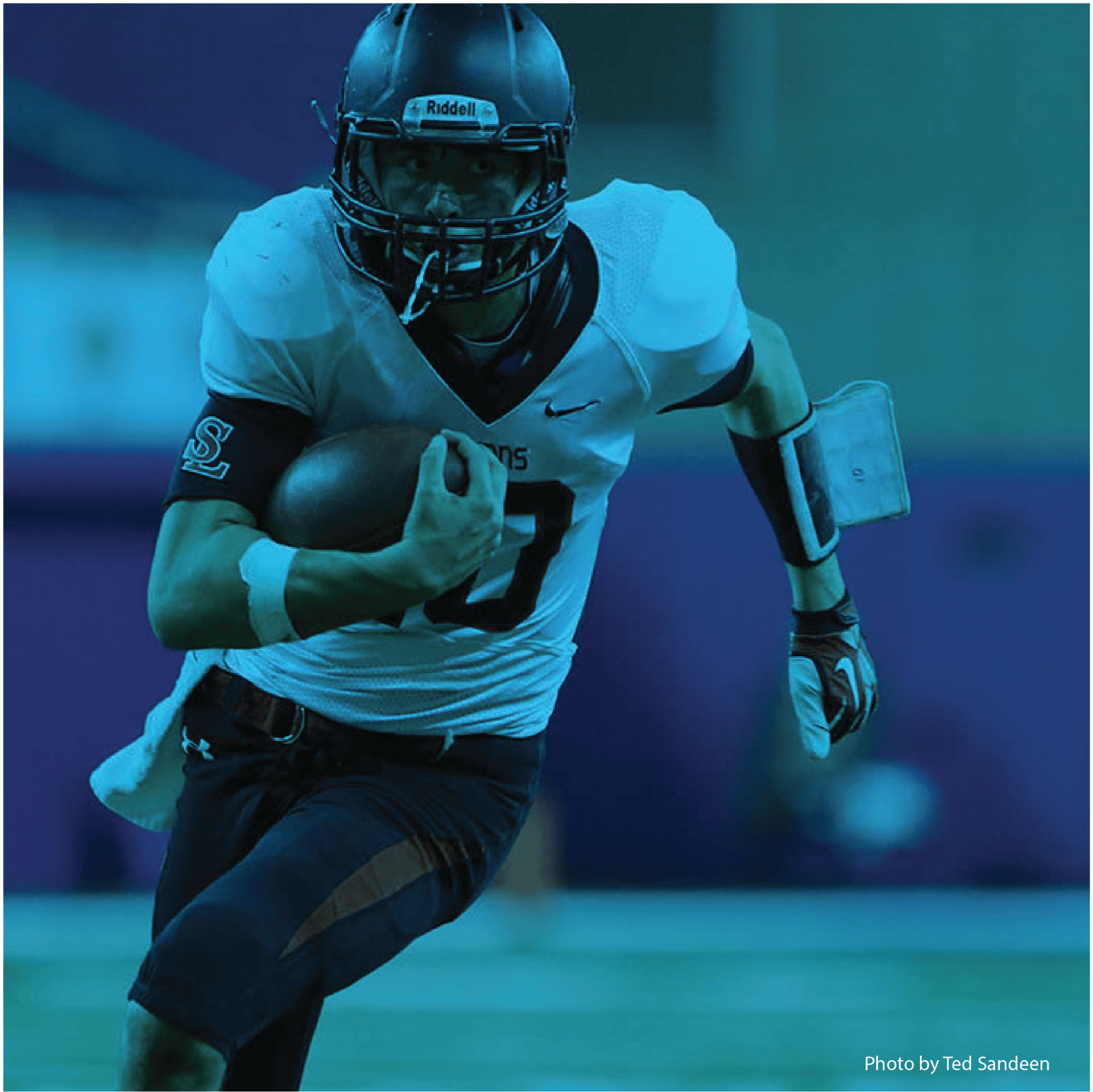 A football player with the number 7 on his jersey
