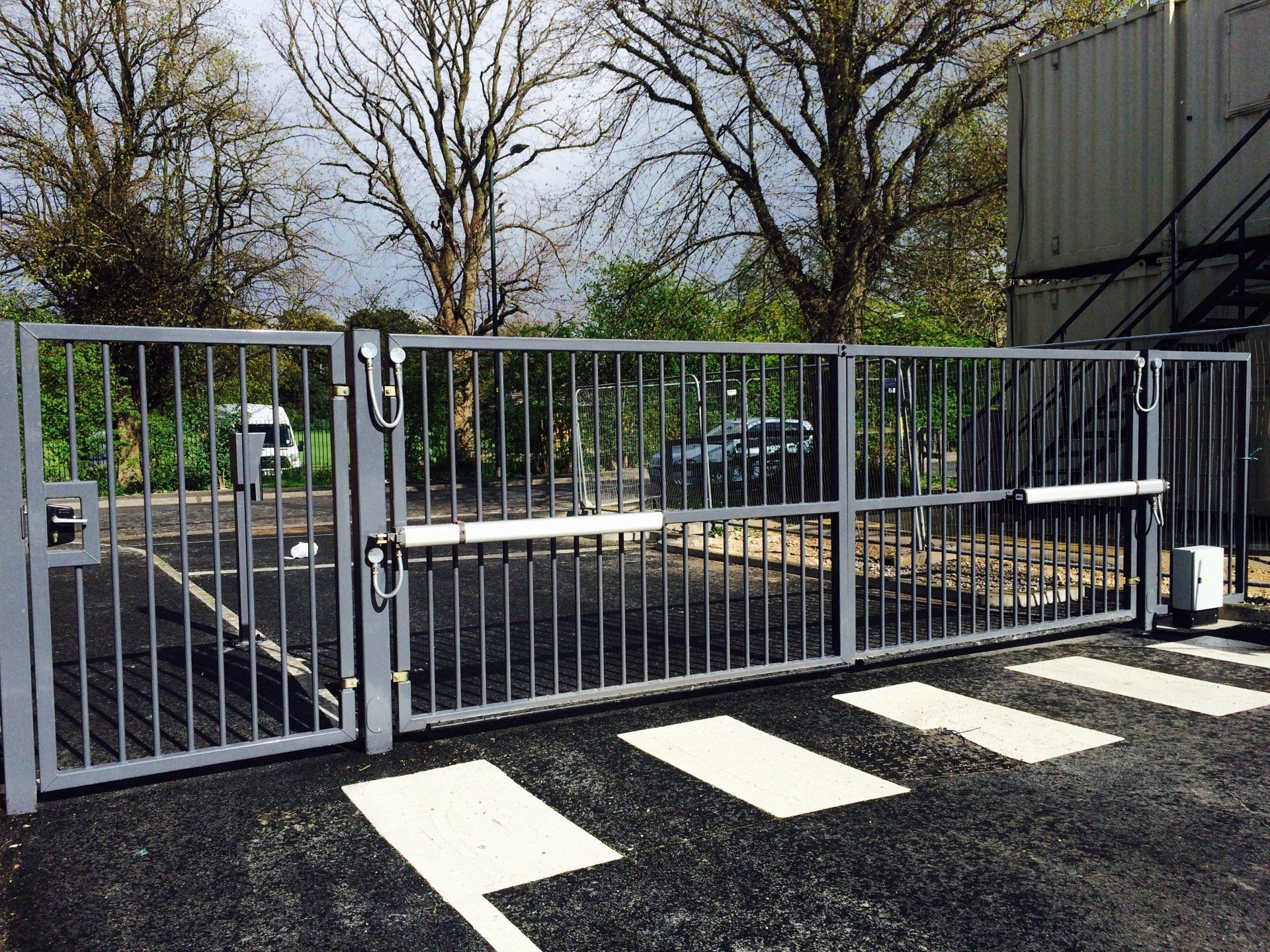 automatic metal gate