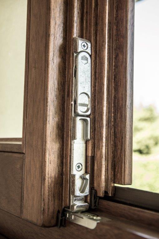infisso con chiusura di sicurezza