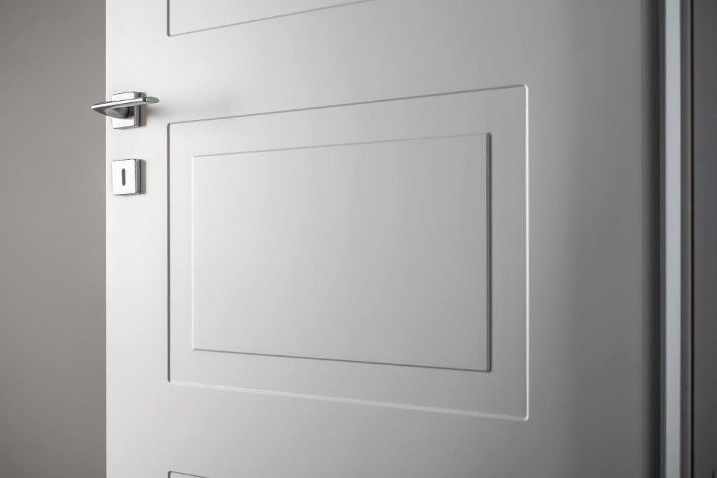 porta bianca in legno