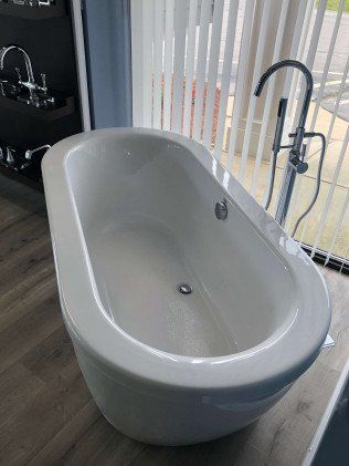 Bathtub | Derry, NH | Derry Plumbing & Heating