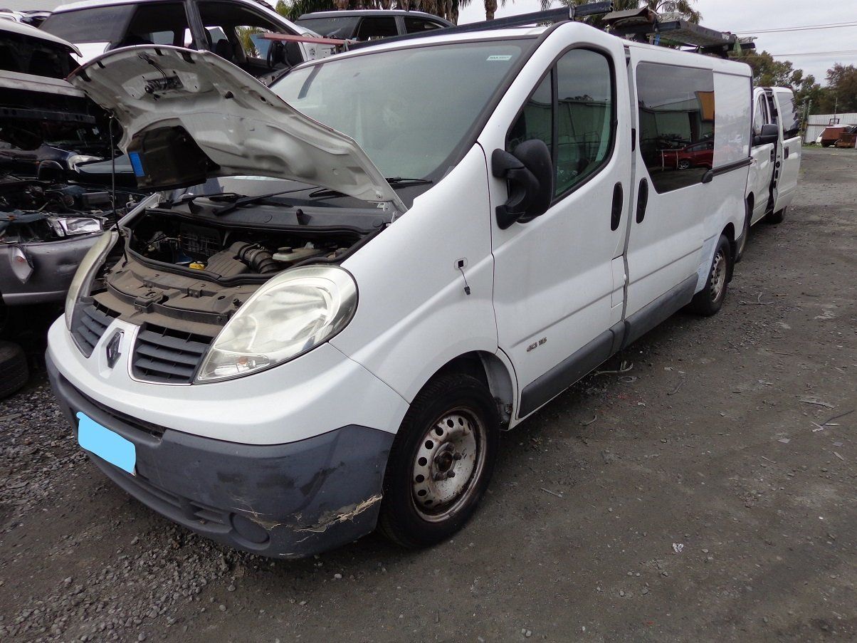 STOCK NO 8377: 4/2009 RENAULT TRAFIC 2 LTR TURBO DIESEL MANUAL