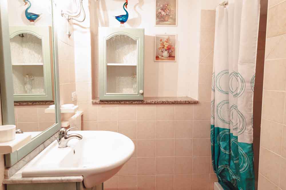 casa angelina bathroom