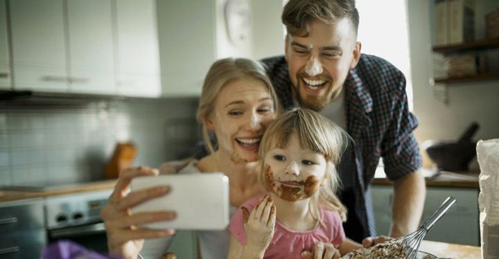 family-baking-