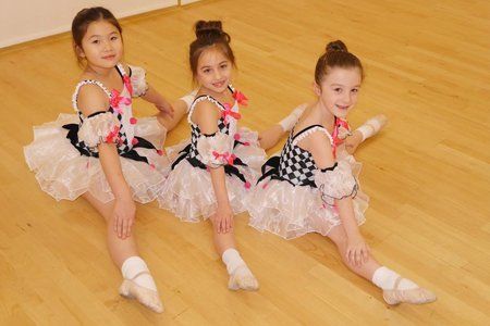 kids in theatre dance