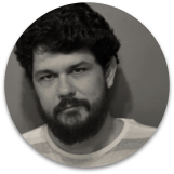 Paulo Macari | Publicitário formado pela ESPM, também estudou Ciências Sociais na FFLCH - USP.   Por 15 anos, fez parte como gerente ou diretor dos principais times de planejamento estratégico de agências como Fischer, Lew’Lara, J.W.Thompson e Africa. Teve trabalhos premiados pelo Jay Chiat Strategy Festival e pelo EFFIE Brasil, dentre os quais um Grand Effie em 2009.   Em 2013 fundou a LoCurioso Research and Strategy onde agrega sua experiência de estrategista de marcas como Ford, Toyota, Nestlé, Coca-Cola em pesquisas sobre comportamentos das pessoas e suas relações com marcas e comunicação. Também é professor do Planning Academy - curso de formação de profissionais do Grupo de Planejamento em parceria com a Sandbox - Escola de Estratégia.