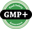 Wij zijn GMP+ gecertificeerd. Dat certificaat waarborgt de voedselveiligheid. Groen GMP+ Feed Safety Assurance-logo met een zwarte middenbalk en witte tekst.