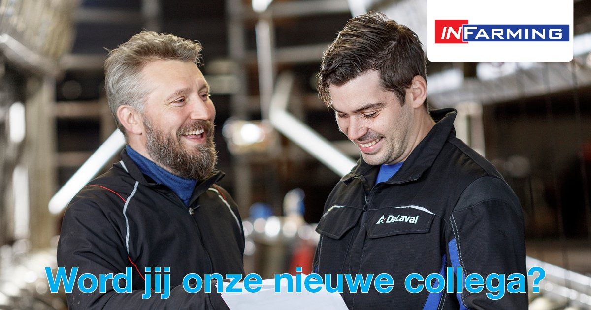 Twee mannen in werkoveralls staan ​​lachend te praten in een boerderijschuur, met het logo 