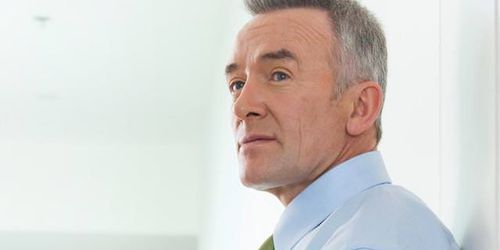 Mit Implantaten kann auf eine Teilprothese komplett verzichtet werden.