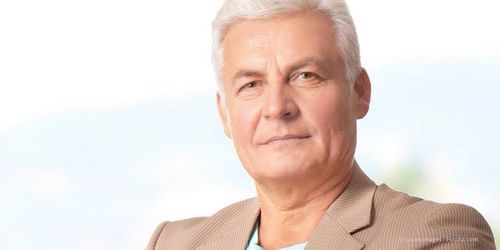 Feste Zähne mit Implantaten statt herausnehmbarer Zahnprothesen