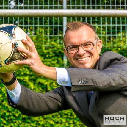 Martin J. Warm 25. Juni 2015 · Bearbeitet · In Chronik erlaubt Martin J. Warm - Rechtsanwalt Fachanwalt (Foto: Jan Fuhlrott/ HochGLANZ Paderborn - für ein schöneres Paderborn)