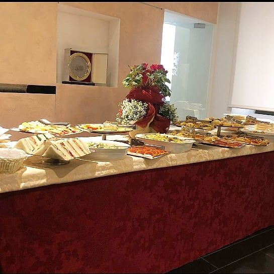 Preparazione ricco buffet