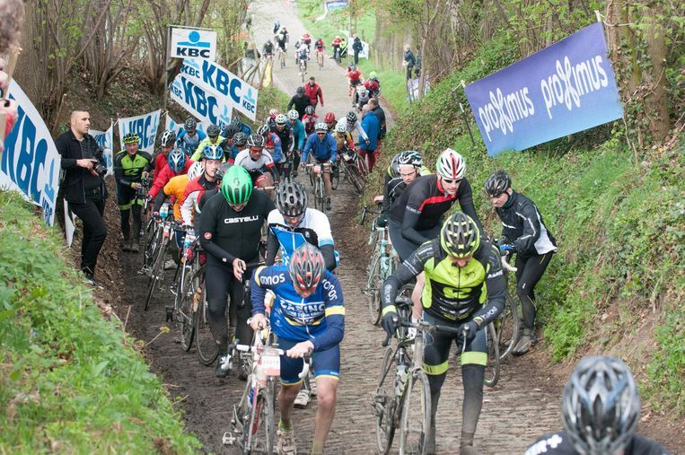 Supporteren voor de renners van de Ronde.
