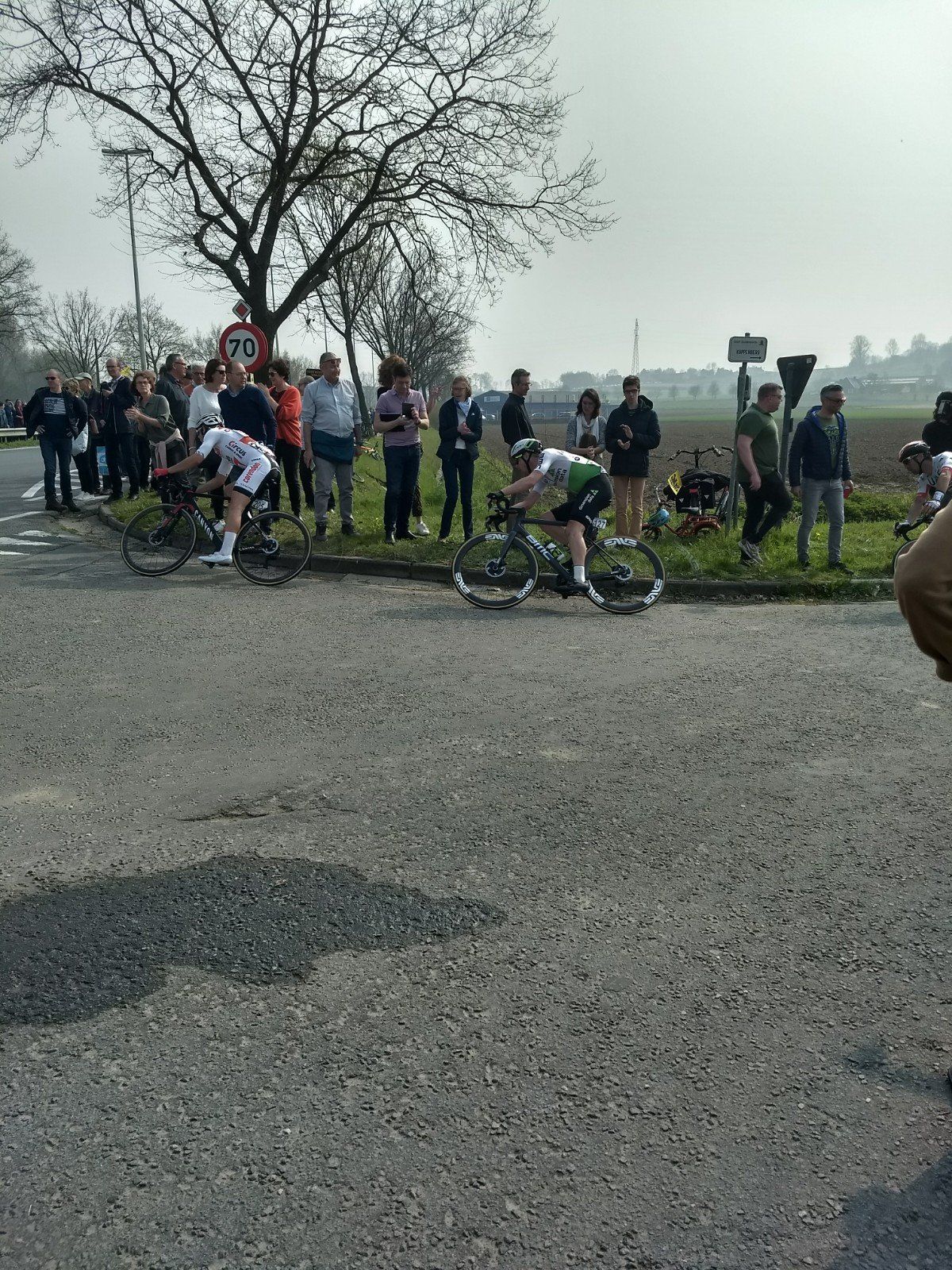 Supporteren voor de renners van de Ronde.