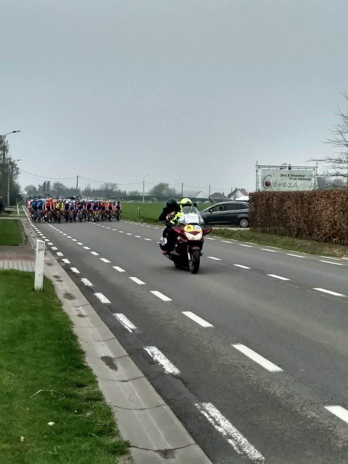 Supporteren voor de renners van de Ronde.