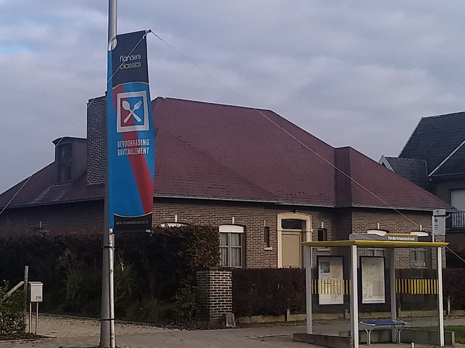 De Mispel ligt op het parcours van vele wielerwedstrijden.