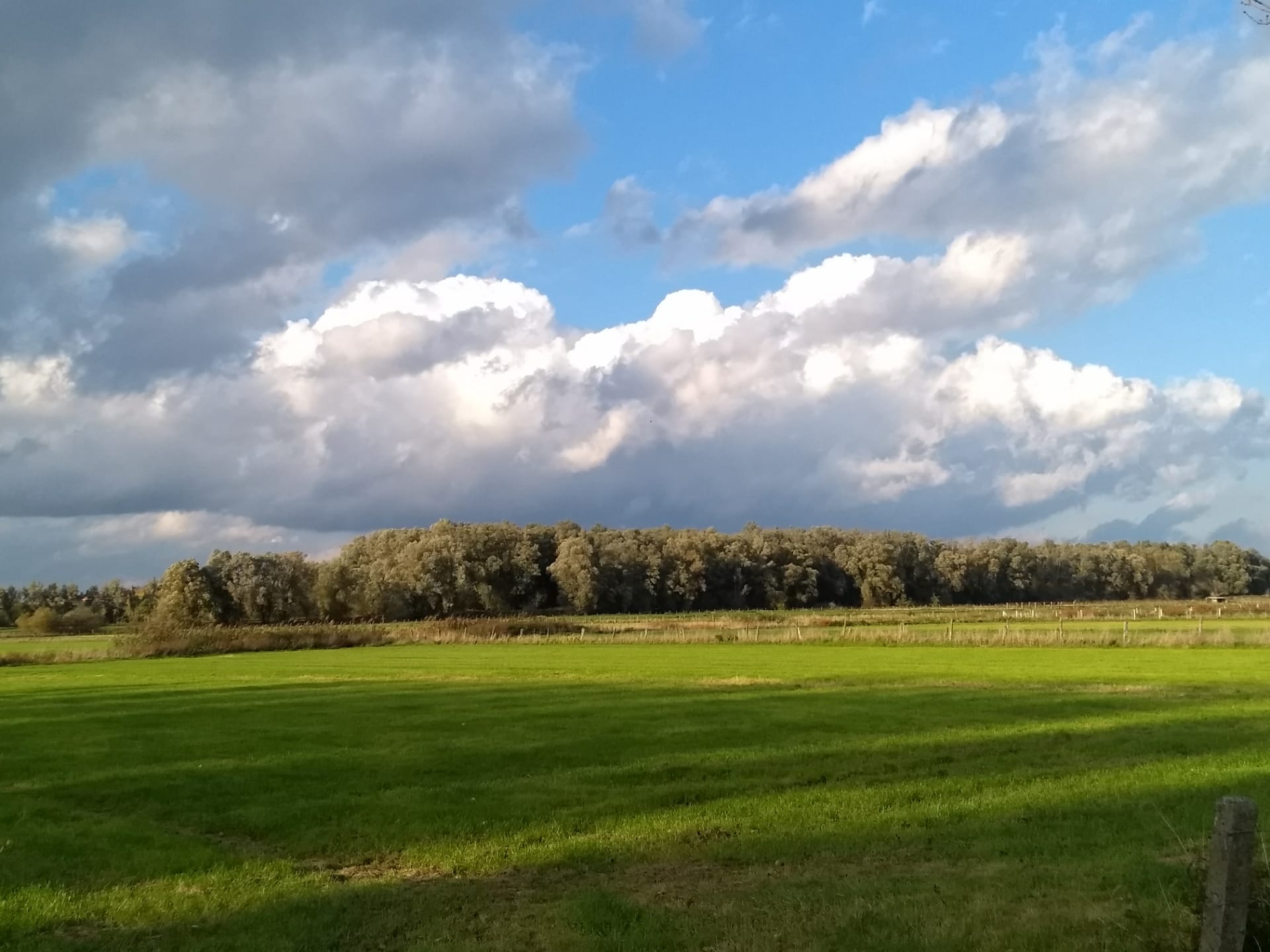 Prachtig wolkenspel boven de Reytmeersen.