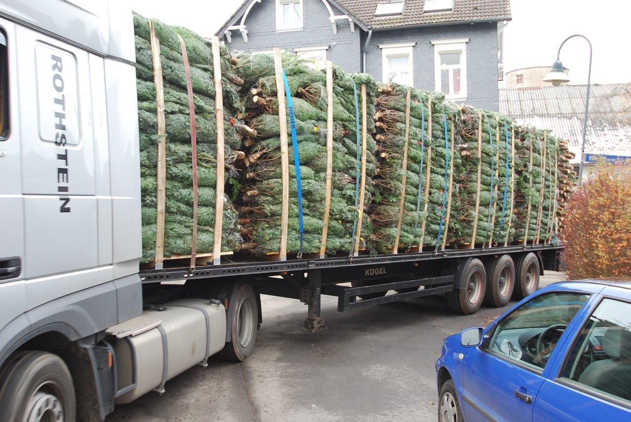 Ein LKW mit dem Wort Rothstein auf der Seite