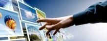 mano che cerca di afferrare delle stampe digitali