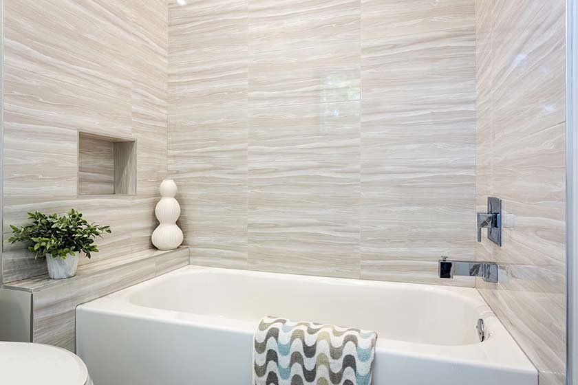 Bath tub