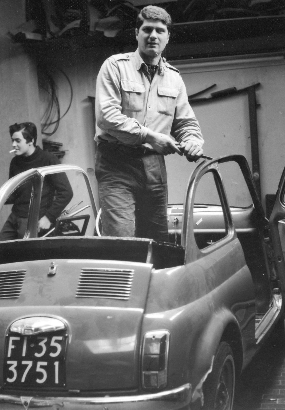 foto in bianco e nero della carrozzeria