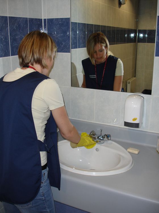 commercial wash room cleaning
