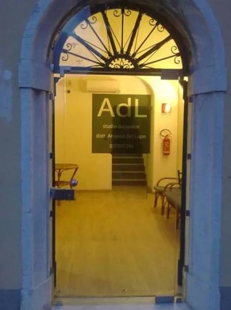 Porta in vetro con vetrofania