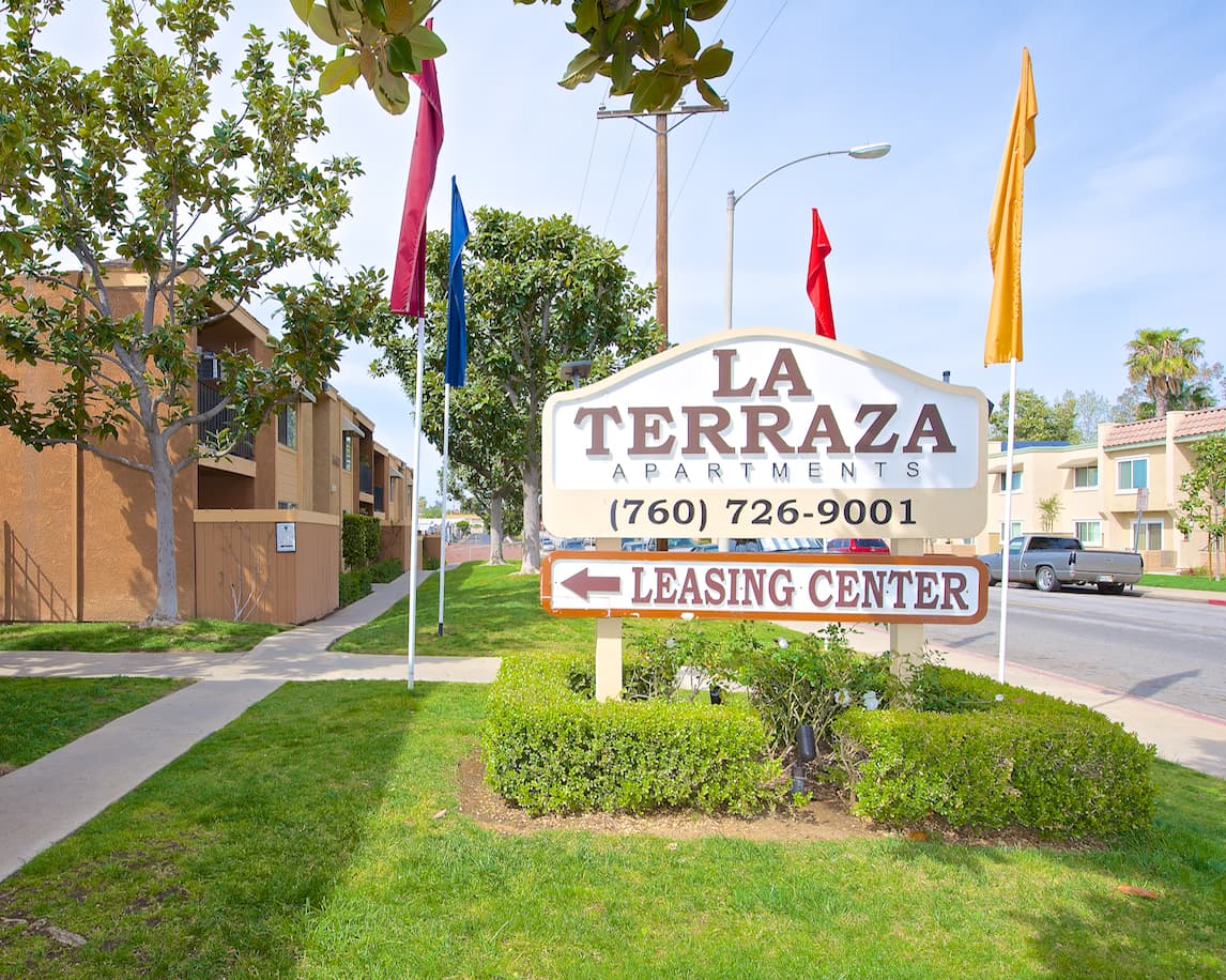 la terraza apartments sign