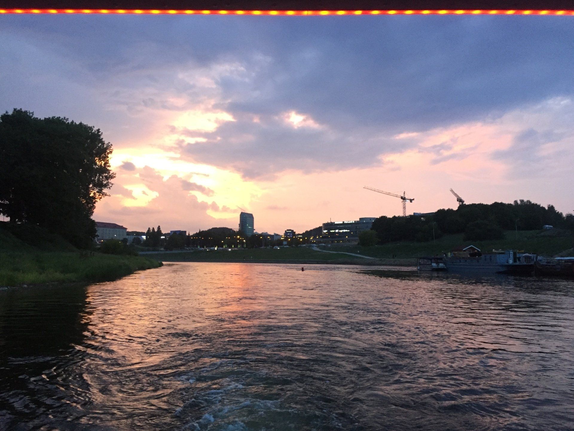 Vilniaus panorama plaukiant Nerimi