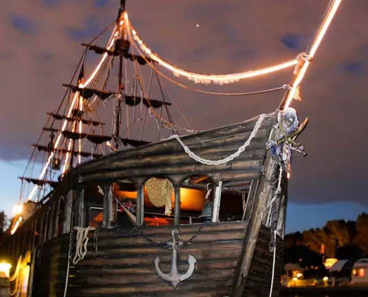 A Pirate Ship Theme House— Lexington, KY — Fantasy Stays