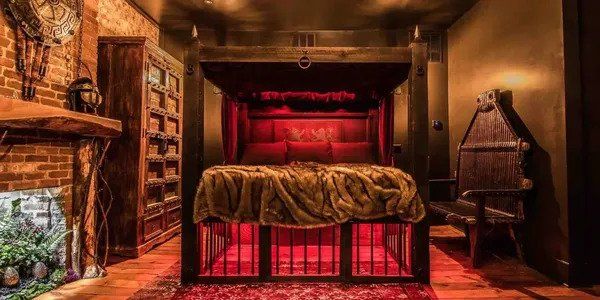 Californian King Four-Post Wooden Bed — Lexington, KY — Fantasy Stays