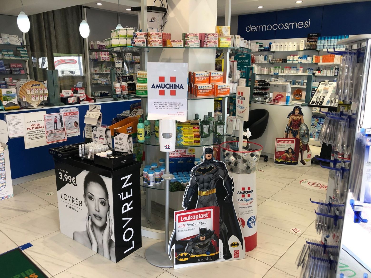 Interno della farmacia