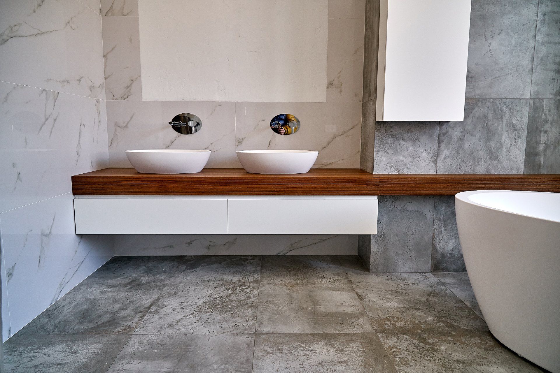 bagno con doppio lavabo