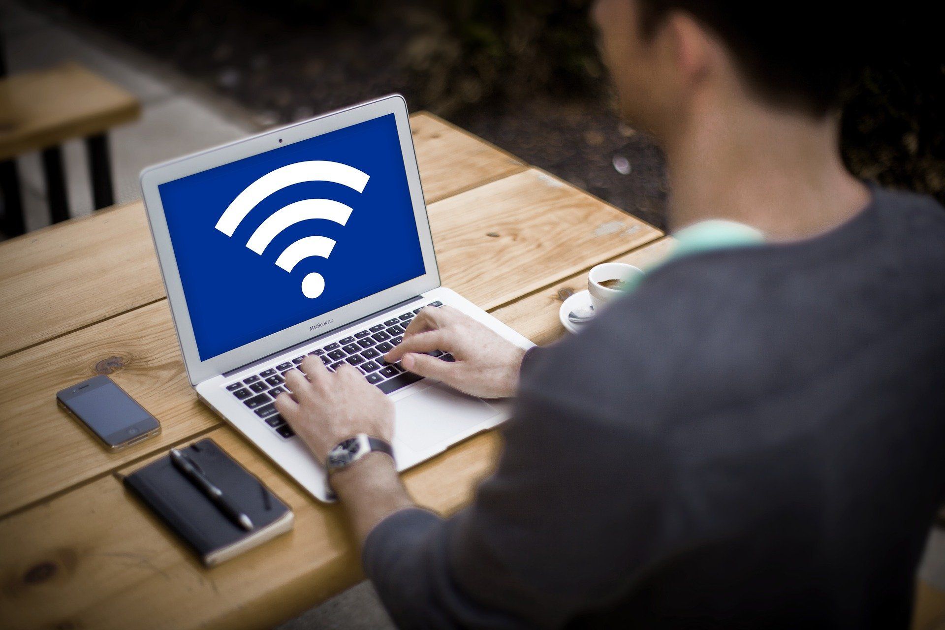 Profitez d'une connexion sans fil rapide et fiable avec notre technologie WIFI de pointe.