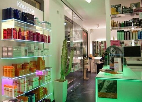 Esposizione prodotti per la cura dei capelli