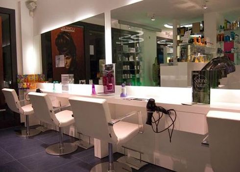 zona asciugatura e taglio capelli