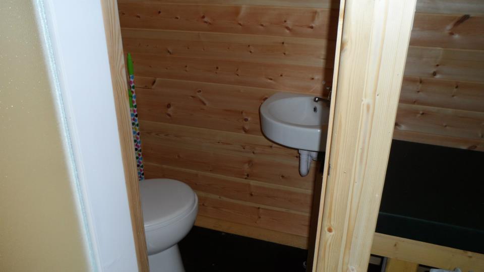 Bonnys Log Pod CampingNI