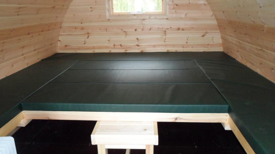 Bonnys Log Pod CampingNI