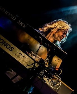 Rick Benton keyboards keyboard Magnum