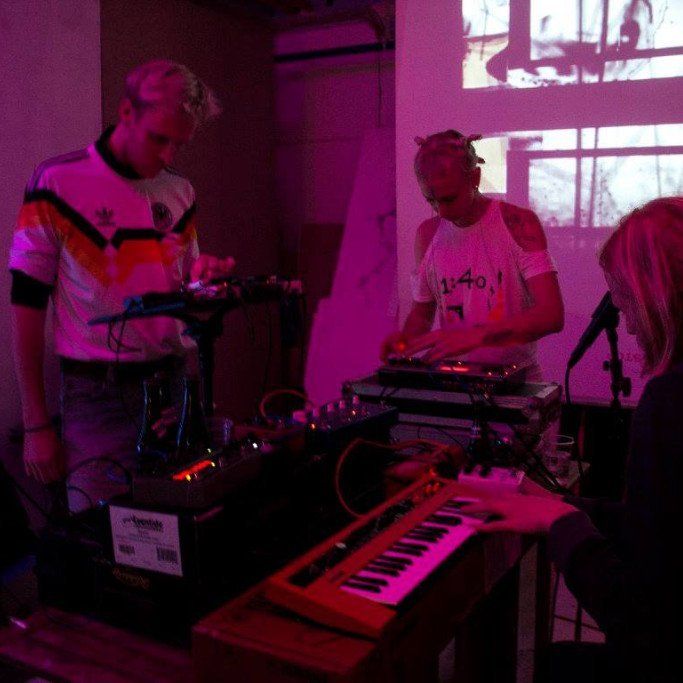 1:40, en time og 40 min, 100min, live, bandphoto, ekkostøj, krautbjørn, julie lunding østengaard, nikolaj lund, sølve solbjørn skov