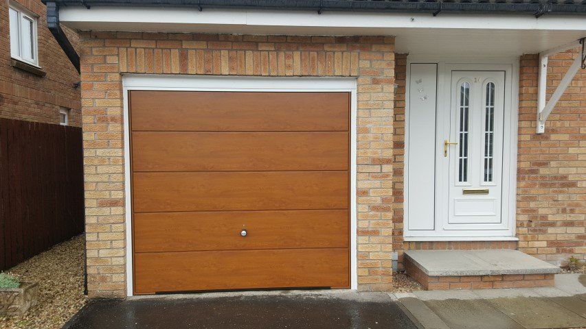 Horizontal sectional garage doors